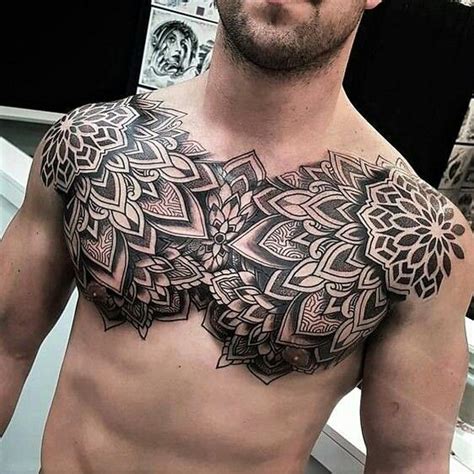 tatuajes en el pecho y brazo para hombres|Diseños de tatuajes para hombres en el pecho: ideas。